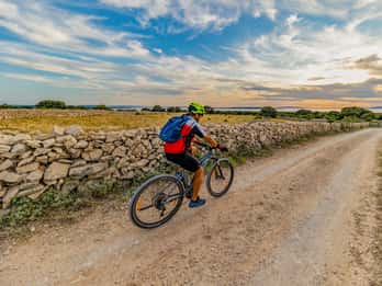 Von Novalja aus: Kolanjsko Blato, Kolan, und Mandre Radtour