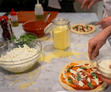 Milan: Pizza and Gelato-Making Class with Dinner and Wine