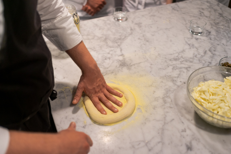 Milão: Aula de preparação de pizzas e gelatos com jantar e vinho