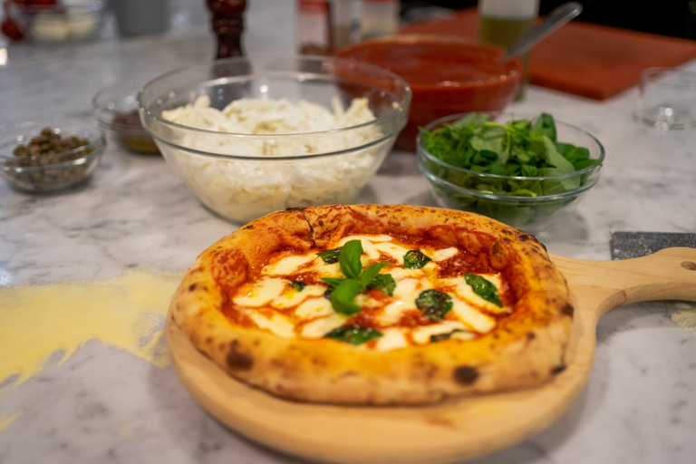 Milão: Aula de preparação de pizzas e gelatos com jantar e vinho