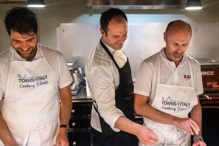 Milano: Corso di pizza e gelato con cena e vinoMilano: Corso di pizza e gelateria con cena e vino