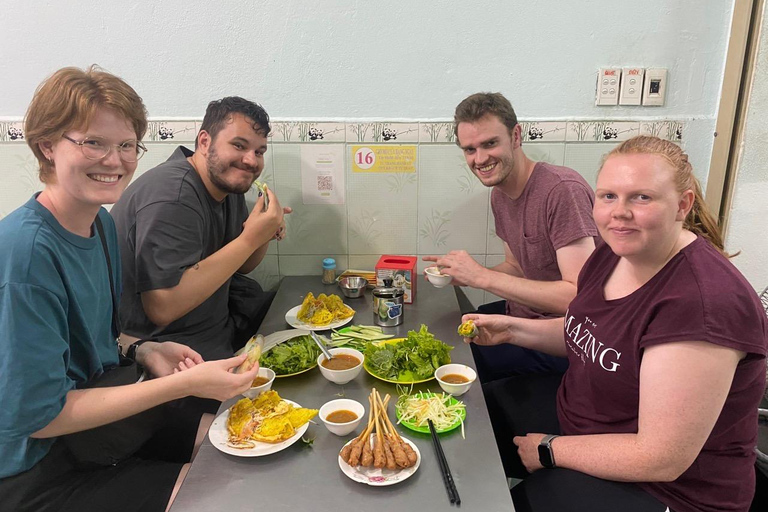 Da Nang: Street Food Private Walking Tour with Tastings Street Food Walking Tour with Hotel Pickup
