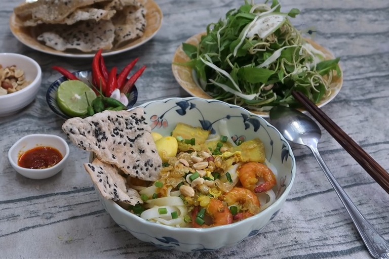 Da Nang: Street Food Private Walking Tour with Tastings Street Food Walking Tour with Hotel Pickup