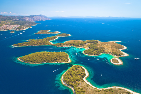 Makarska: 4 isole, tour delle grotte blu e il meglio di Vis e Hvar