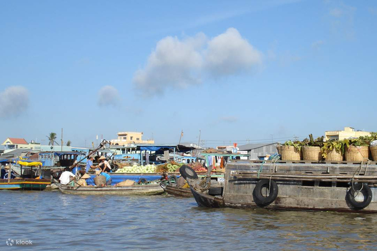 Ho Chi Minh City: Nightlife Motorbike Tour with Dinner