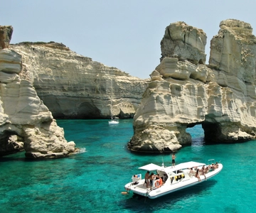 Milos: Half-Day Speedboat Cruise to Klefiko with Snorkeling