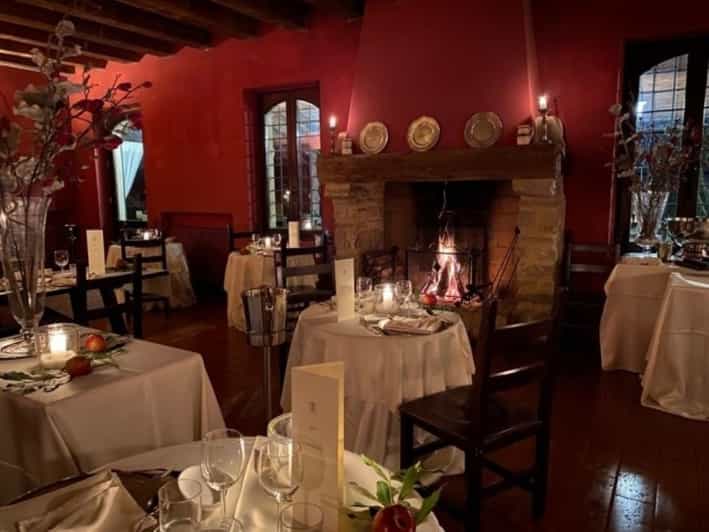 Gropparello Castle: Night Tour of the Castle with Dinner
