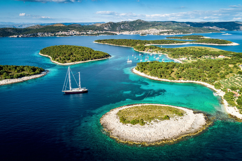 Makarska : 4 îles, visite de la grotte bleue et le meilleur de Vis et Hvar