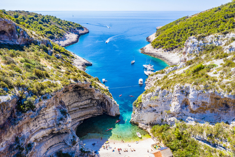 Makarska: 4 ilhas, passeio pela caverna azul e o melhor de Vis e Hvar