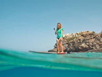 Cours d'essai de SUP dans la baie pittoresque de Morro Jable