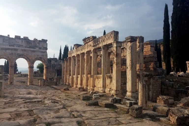 Z Fethiye: jednodniowa wycieczka do Pamukkale i Hierapolis z posiłkami
