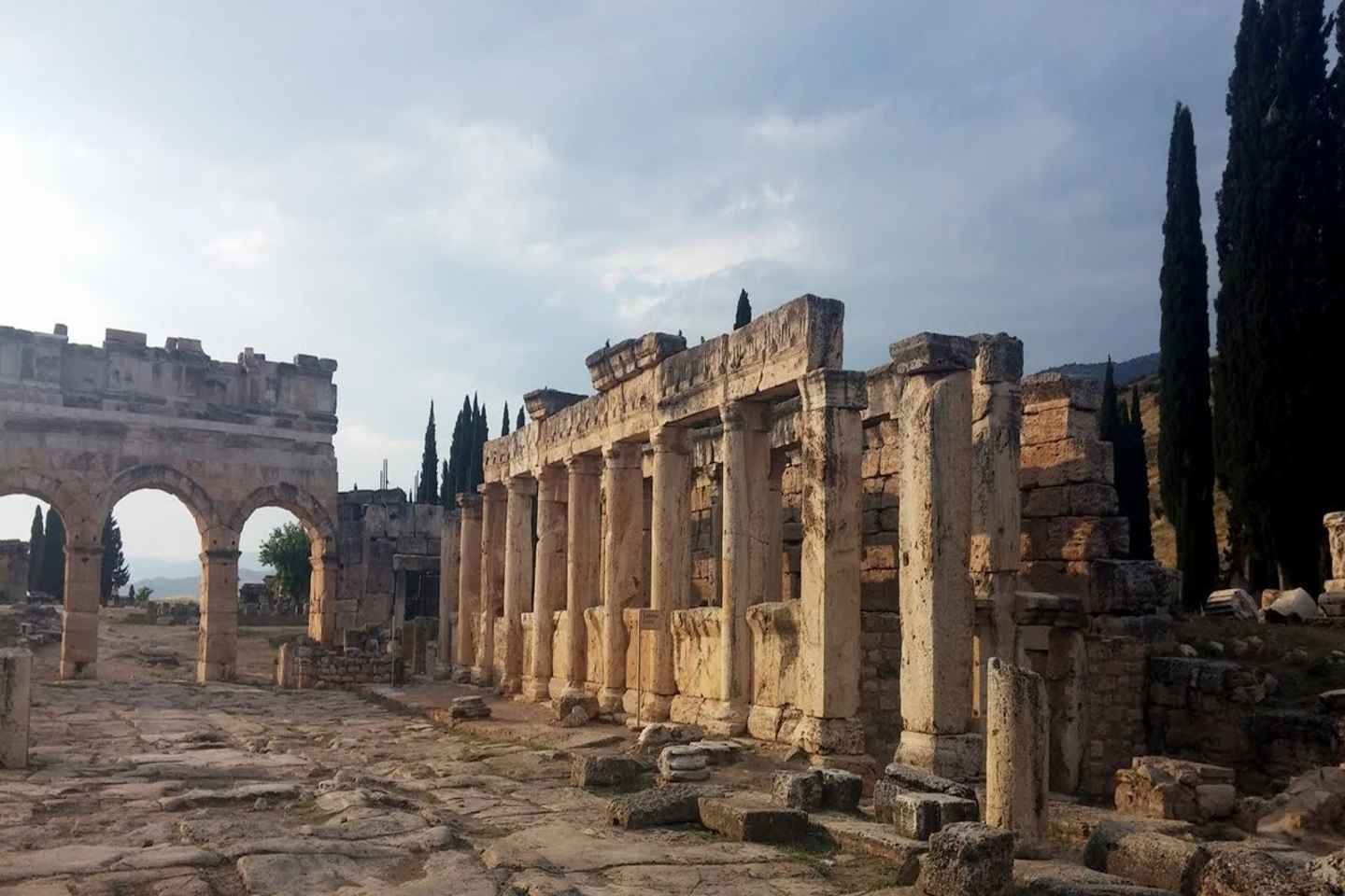 From Fethiye: Pamukkale & Hierapolis Day Trip w/ Meals