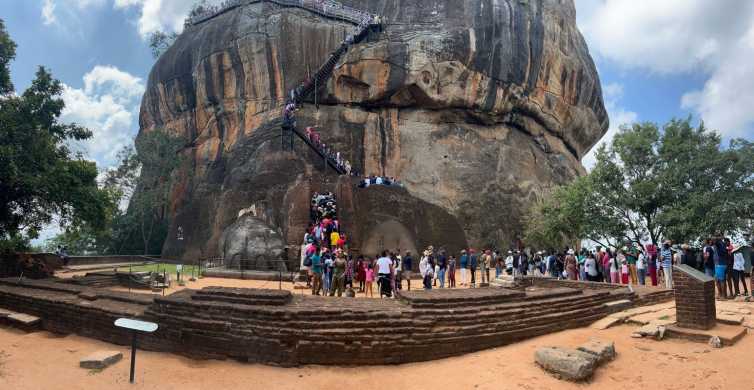 Kandy/Negombo: Sigiriya, Dambulla & Minneriya Private Tour