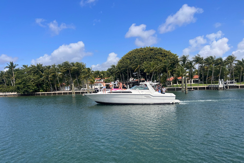 Miami : Tour en yacht privé avec champagne et commoditésExcursion en yacht privé de 4 heures