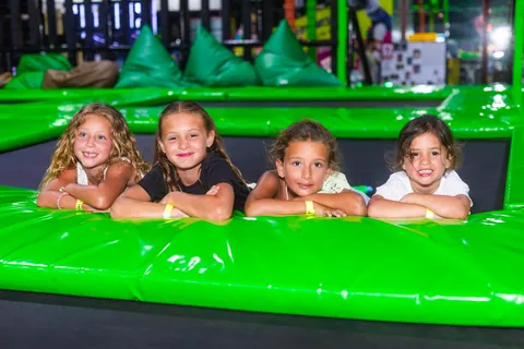 Froggy's Park All-Day-Play Trampolin, legeplads og rebpark