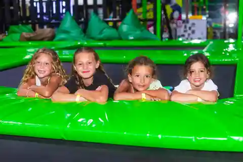 Froggy's Park All-Day-Play Trampolin, legeplads og rebpark