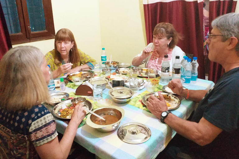 Workshop de culinária e jantar vegetariano em Agra com a família