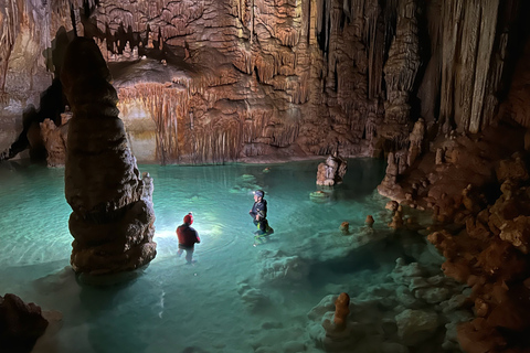 Mallorca: Guidad tur för utforskning av vattenlevande grottorMallorca: Aquatic Cave Exploration Guidad tur