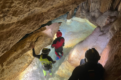 Mallorca: Visita guiada a la exploración de cuevas acuáticasMallorca: Excursión Guiada de Exploración de Cuevas Acuáticas