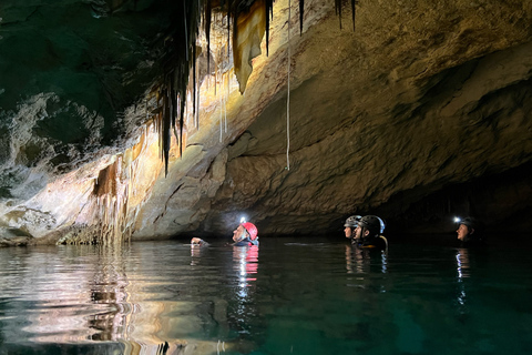 Mallorca: Erkundungstour durch Wasserhöhlen mit FührungMallorca: Geführte Tour zur Erkundung von Wasserhöhlen