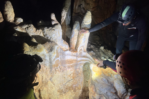 Mallorca: Guidad tur för utforskning av vattenlevande grottorMallorca: Aquatic Cave Exploration Guidad tur