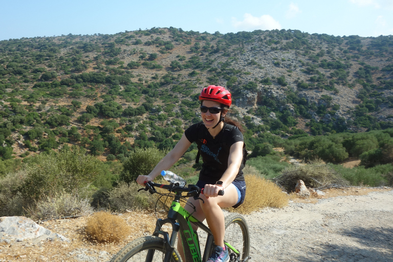 Pequenos vilarejos e a natureza de Creta. Passeio de E-BikeDe Analipsi: passeio off-road de bicicleta elétrica