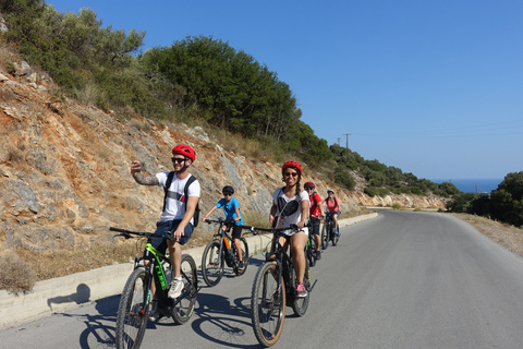 Pequenos vilarejos e a natureza de Creta. Passeio de E-BikeDe Analipsi: passeio off-road de bicicleta elétrica