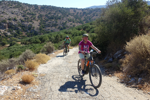 Pequenos vilarejos e a natureza de Creta. Passeio de E-BikeDe Analipsi: passeio off-road de bicicleta elétrica