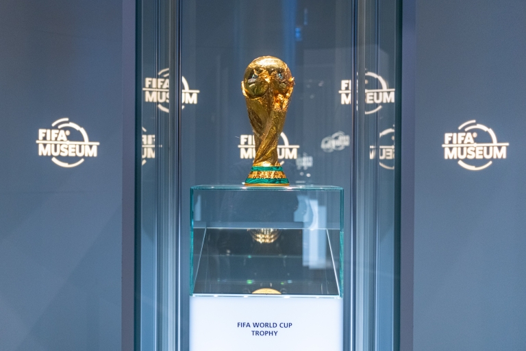 FIFA Museum: Guided Highlights Tour in German