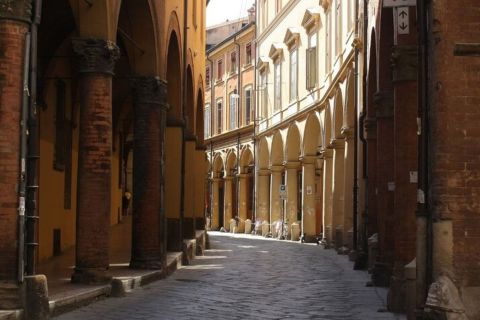 Bologna: Private custom tour with a local guide