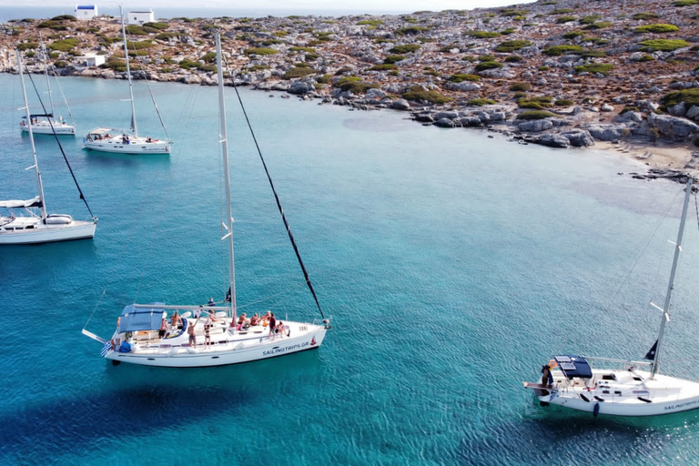 Heraklion: zeiltocht in de middag naar het eiland Dia met maaltijdZeiltocht van Agia Pelagia naar Chersonissos