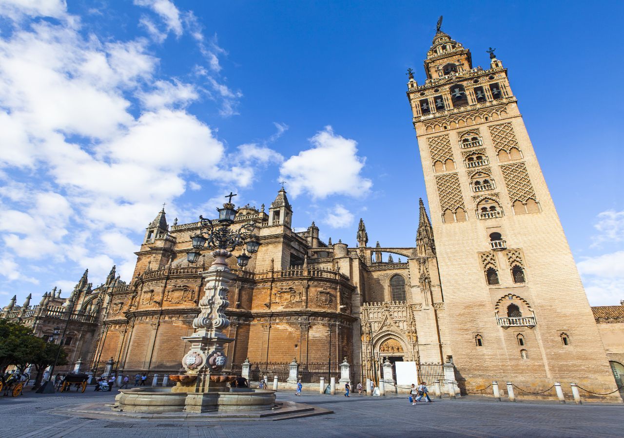 Sevilla: tour guiado por Catedral y la Giralda con entrada