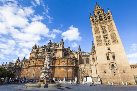 Sewilla: wycieczka z przewodnikiem po katedrze i Giraldzie z biletami wstępuWycieczka po hiszpańsku