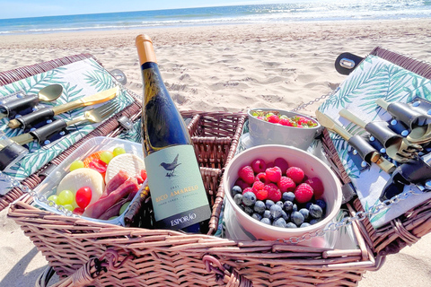 Lissabon > Brunch Strandpicknick mit Strandaufbau und TransfersBrunch-Picknick an der Costa die Caparica mit Transfers