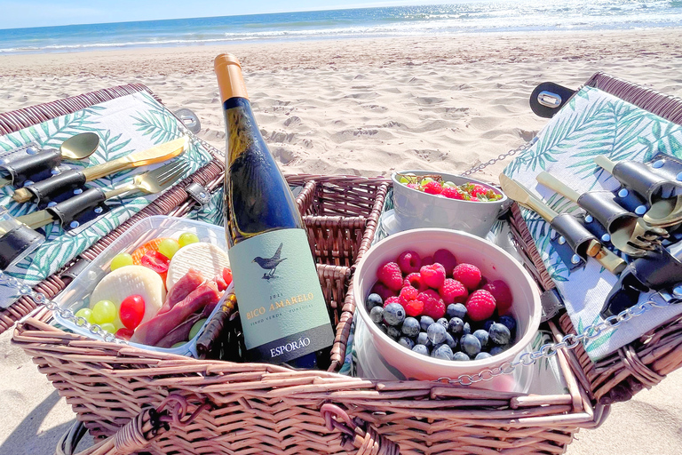 Lissabon > Brunch Strandpicknick mit Strandaufbau und TransfersBrunch-Picknick an der Costa die Caparica mit Transfers