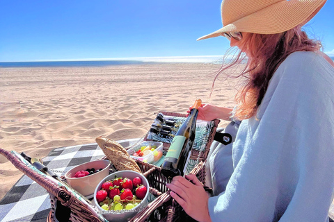 Lissabon > Brunch Strandpicknick mit Strandaufbau und TransfersBrunch-Picknick an der Costa die Caparica mit Transfers