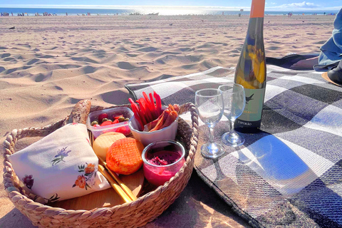 Lissabon > Brunch Strandpicknick mit Strandaufbau und TransfersBrunch-Picknick an der Costa die Caparica mit Transfers