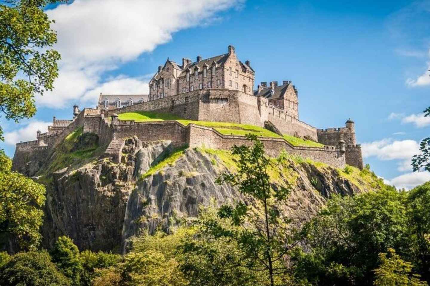 Private Custom Tour with a Local Guide in Edinburgh