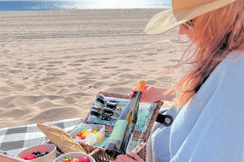 Lissabon > Brunch Strandpicknick mit Strandaufbau und TransfersBrunch-Picknick an der Costa die Caparica mit Transfers