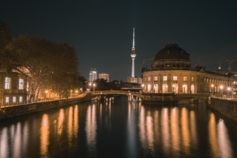 Berlijnse architectuur langs de rivier de Spree
