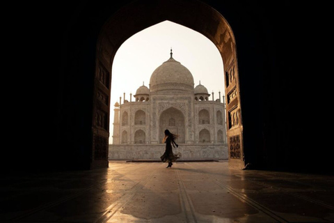 Taj Mahal-trip op dezelfde dag met toegangskaarten of gidsTaj Mahal, gids met vervoer per auto vanaf Pickup Agra