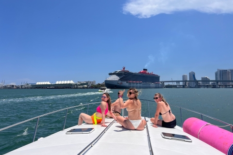 Miami Beach: privéjachttrip met champagne4-uur durende rondleiding