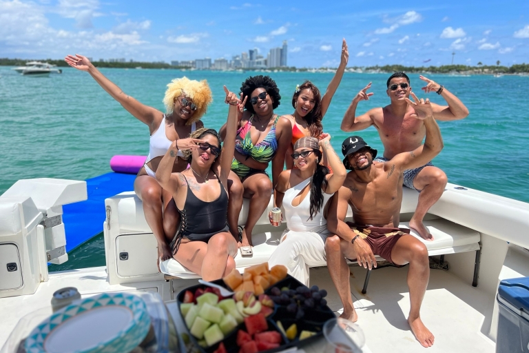 Miami Beach: Prywatna wycieczka jachtem z szampanem4-godzinna wycieczka
