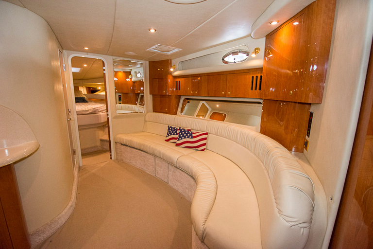 Miami Beach: Private Yacht Rental with Captain and Champagne2-Hour Tour