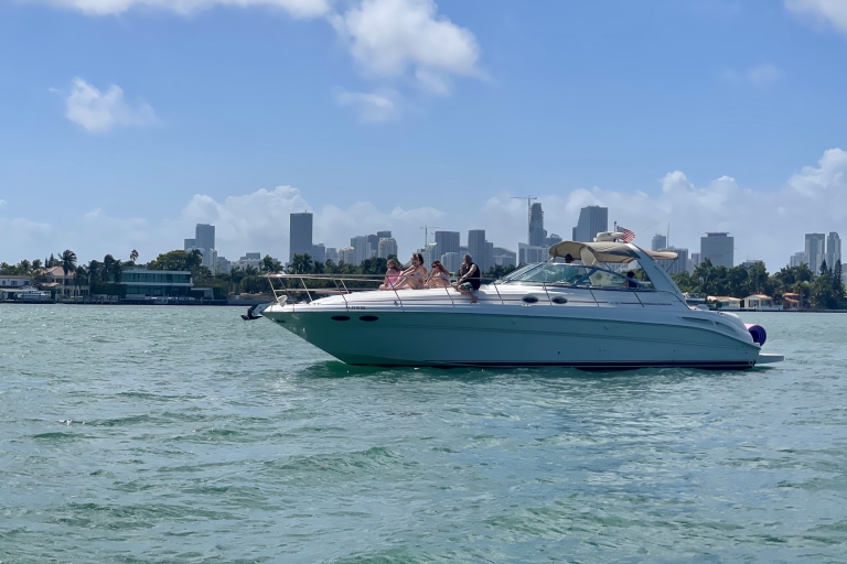 Miami Beach: privéjachttrip met champagne4-uur durende rondleiding
