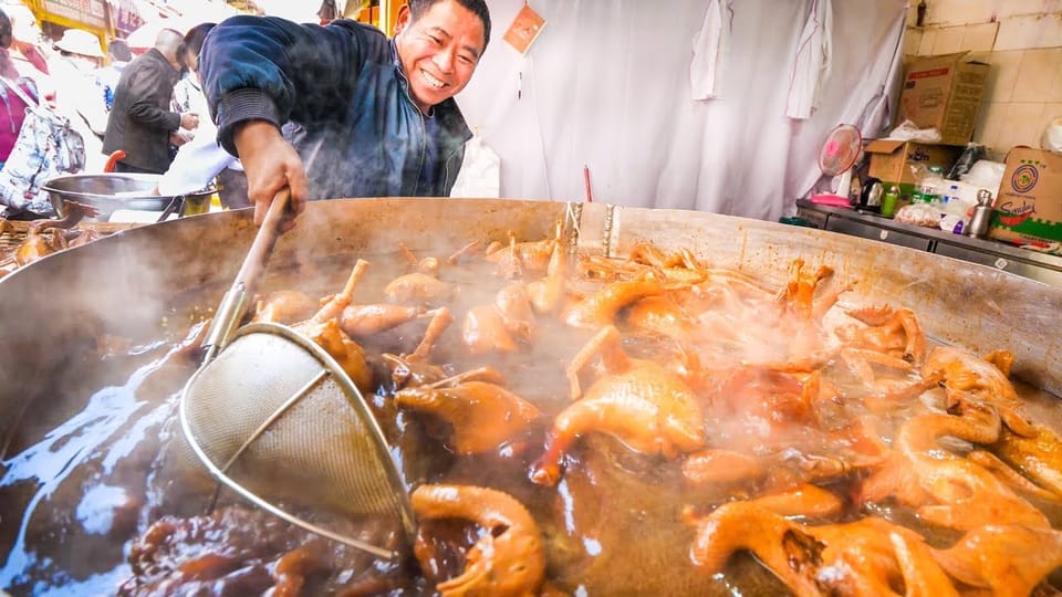 Excursão gastronômica noturna em Chengdu por guia local - Hizvo