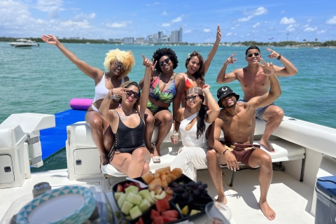 Miami: prywatna wycieczka jachtem z szampanem i udogodnieniami2-godzinna prywatna wycieczka jachtem