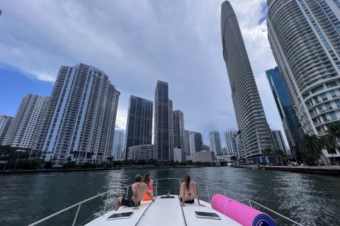 Miami : Tour en yacht privé avec champagne et commoditésExcursion en yacht privé de 4 heures