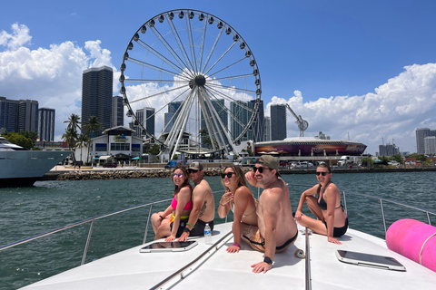 Miami : Croisière privée en yacht de luxe avec bouteille de champagne