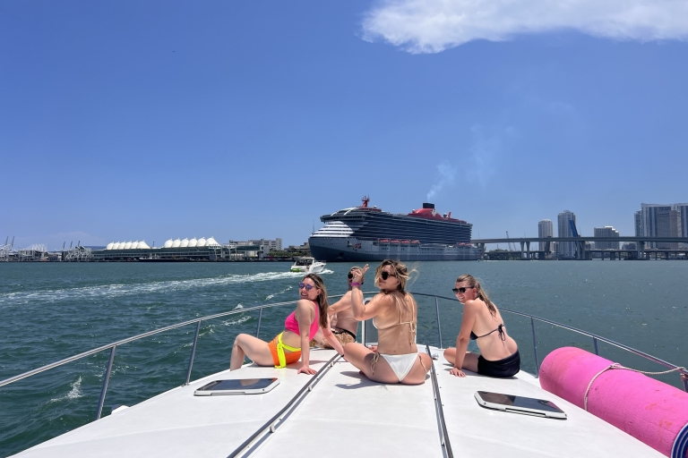 Miami: Crucero privado en yate de lujo con botella de champán
